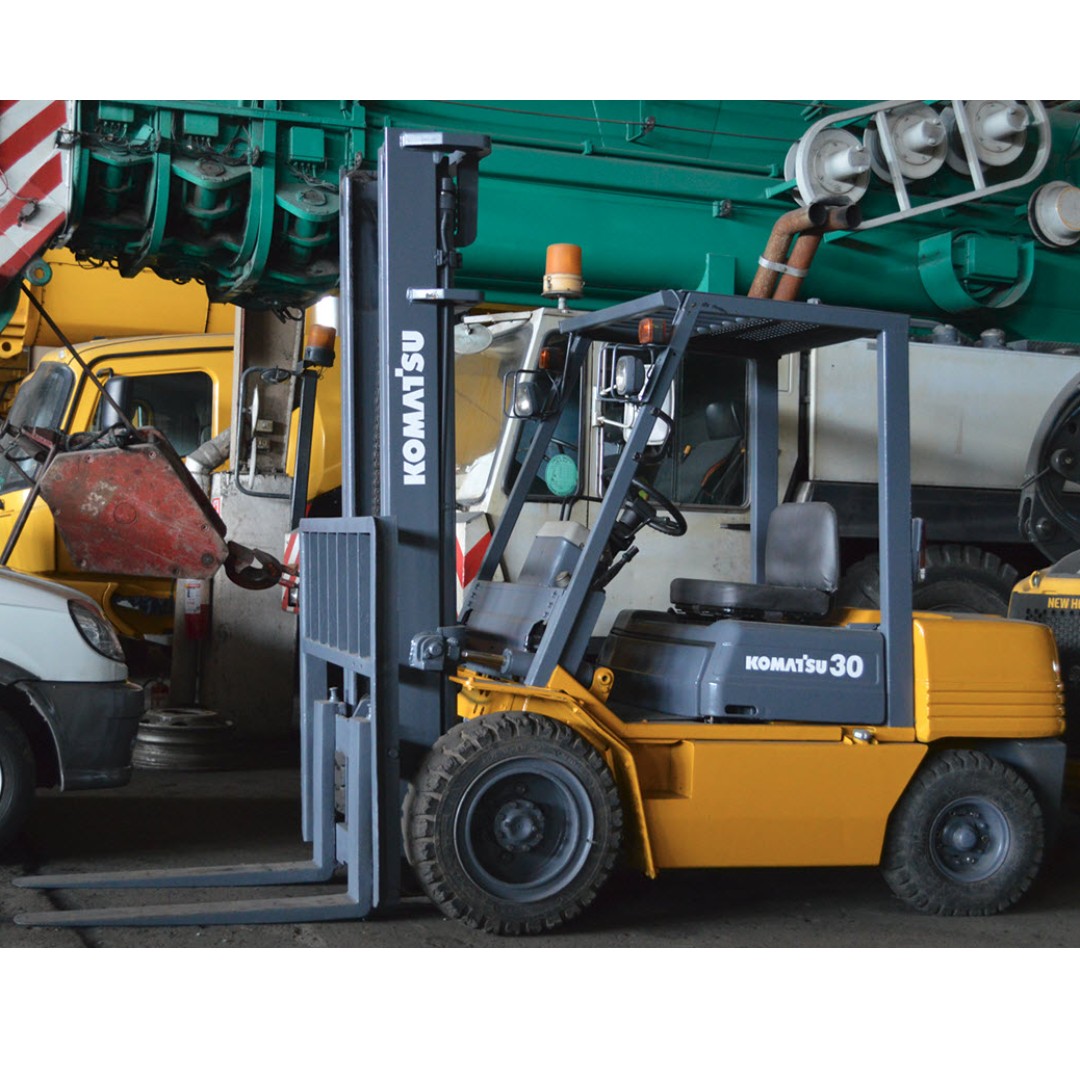 Komatsu 3 tons forklift Made in Japan, Commercial & Industrial ...