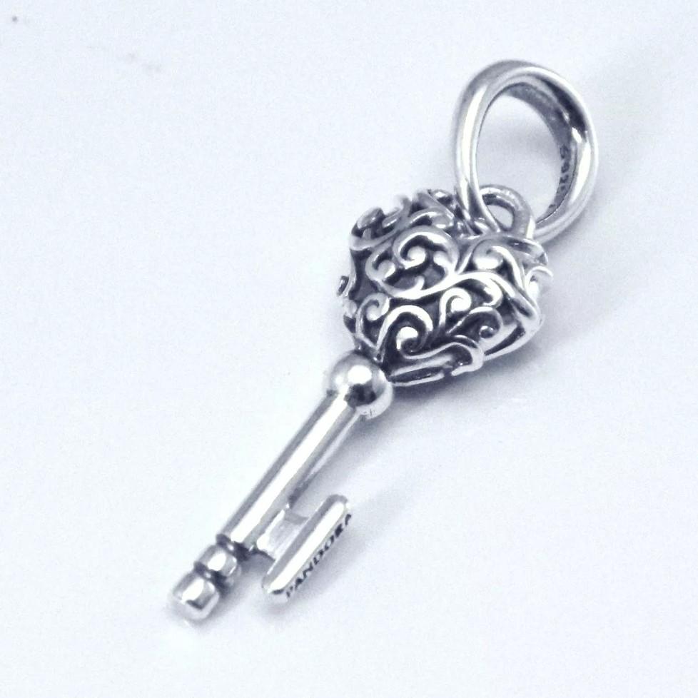 Pandora regal key charm online