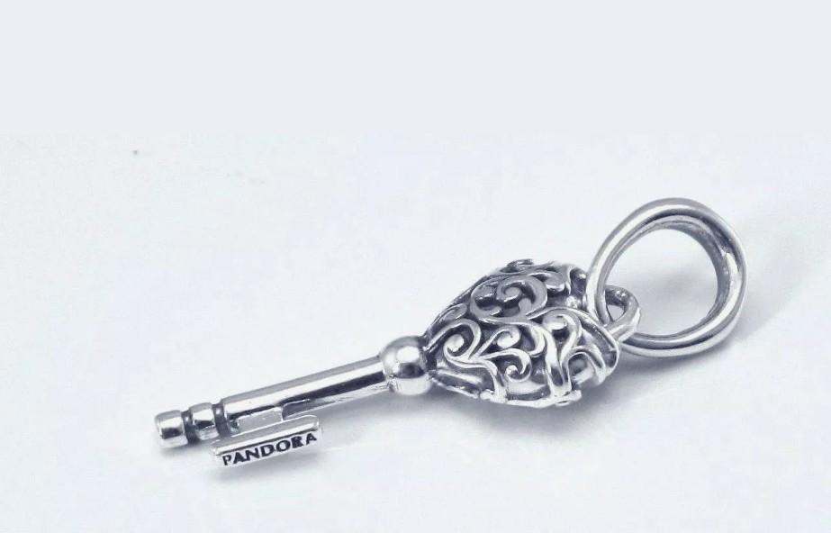 Pandora regal love key store
