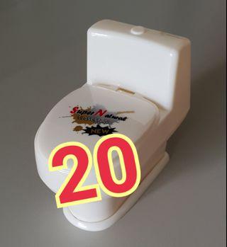 無盒二手噴水馬桶玩具 大小約10cm左右 售20元