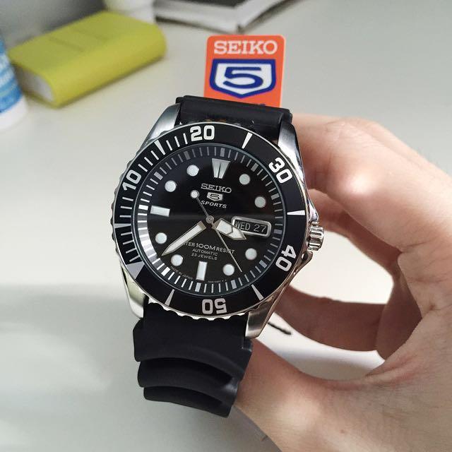 BNIB SEIKO 5 Sports Automatic Black Dial Black Rubber Men s Watch