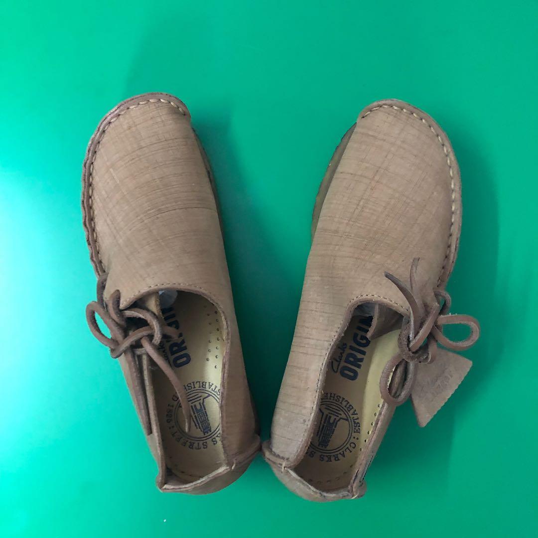 Clark- lugger scratched, Fashion, Footwear, Flipflops and on Carousell