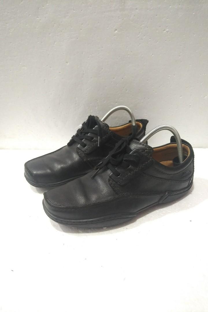 clarks k shoes wide fitting