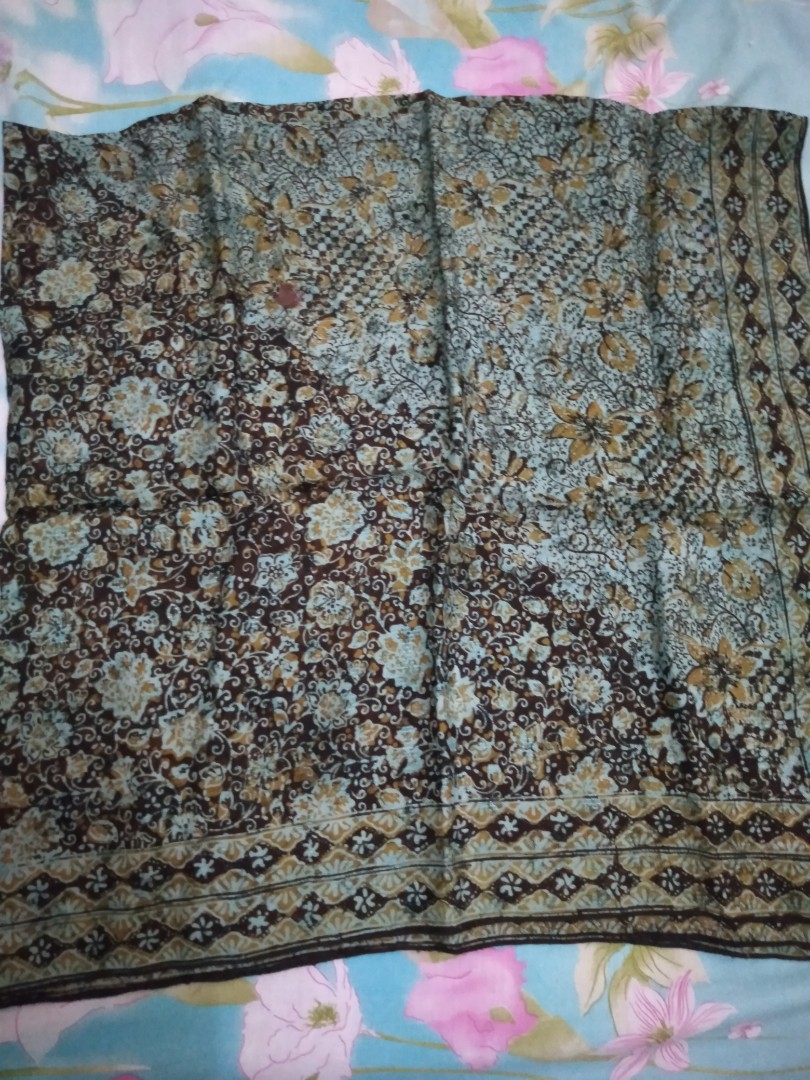Jilbab Motif Batik Segi Empat