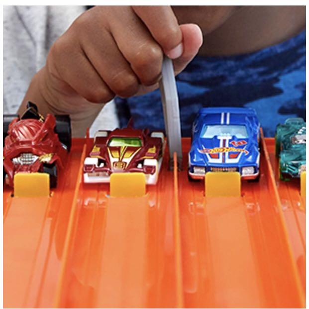 Mattel Gdy Hot Wheels Lane Elimination Race Track Set Hobbies Toys Toys Games On Carousell