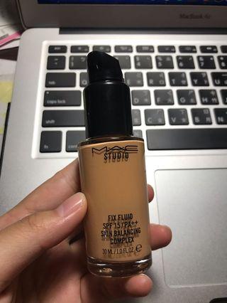 Mac超持妝無暇粉底液