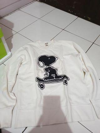 (LANGKA!!) Sweater Uniqlo KAWS X SNOOPY