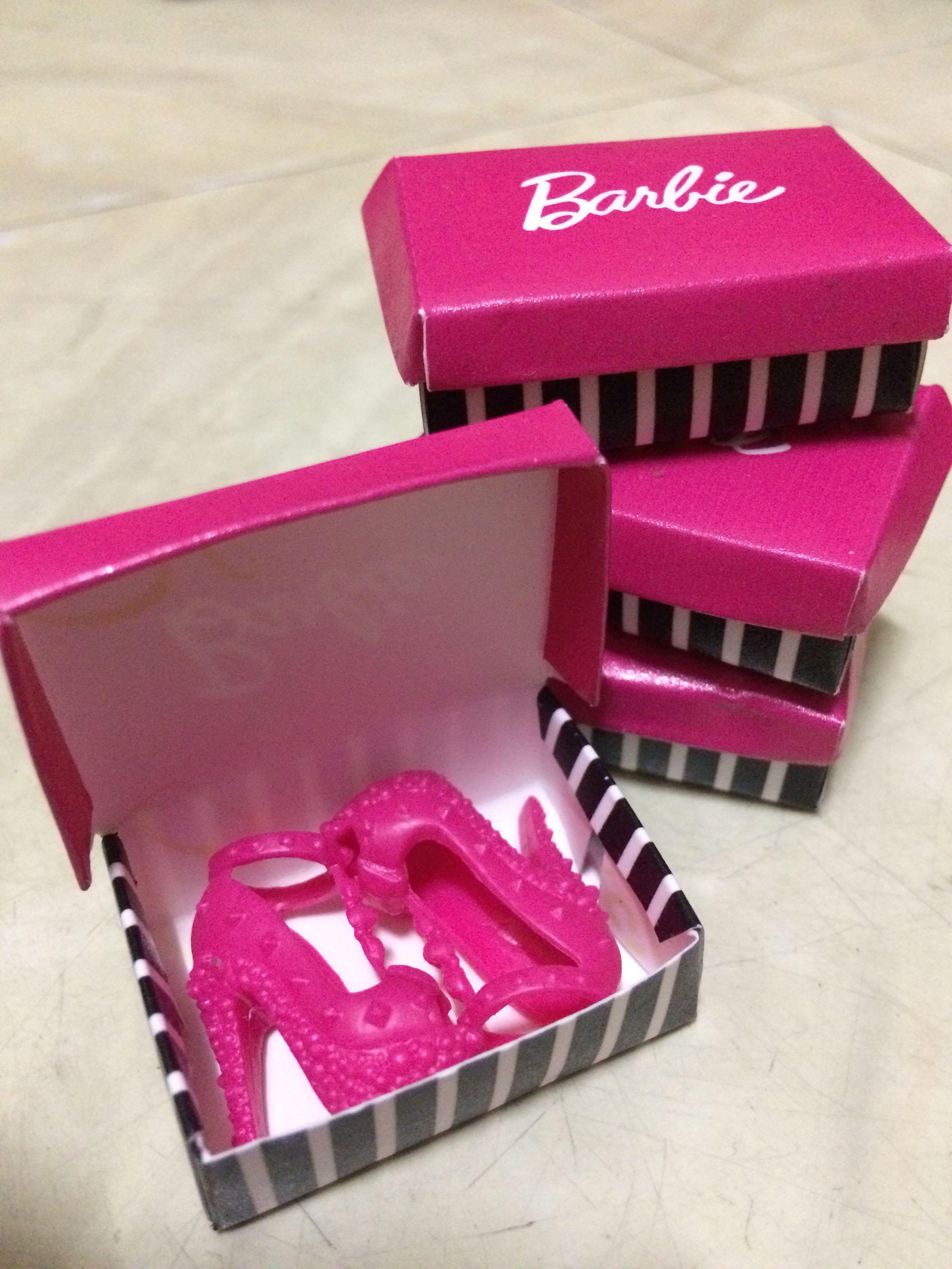 barbie com boxes