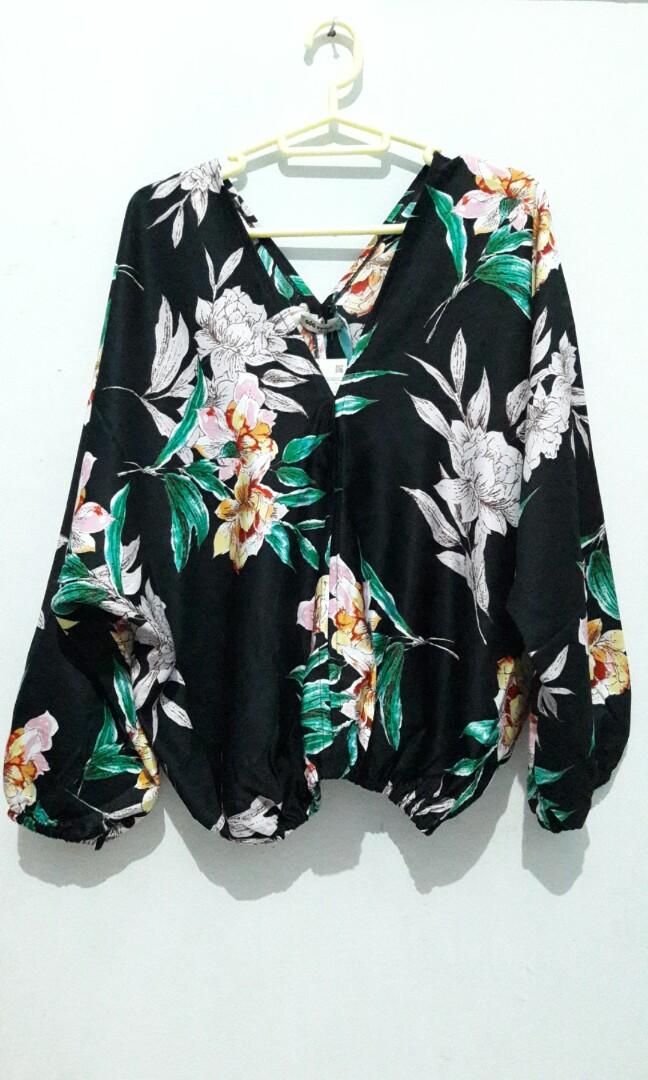 Blouse Wanita Motif Bunga Fesyen Wanita Pakaian Wanita Atasan Di Carousell