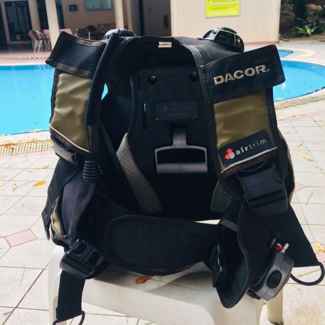 Scuba Diving Gear Dacor Nautica Airtrim AT BCD In Black Gold Size XS