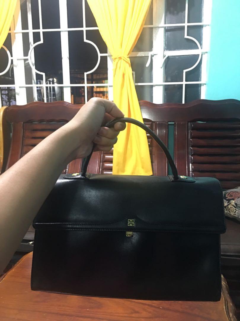 Givenchy sacs, Women's Fashion, Bags & Wallets, Purses & Pouches on  Carousell