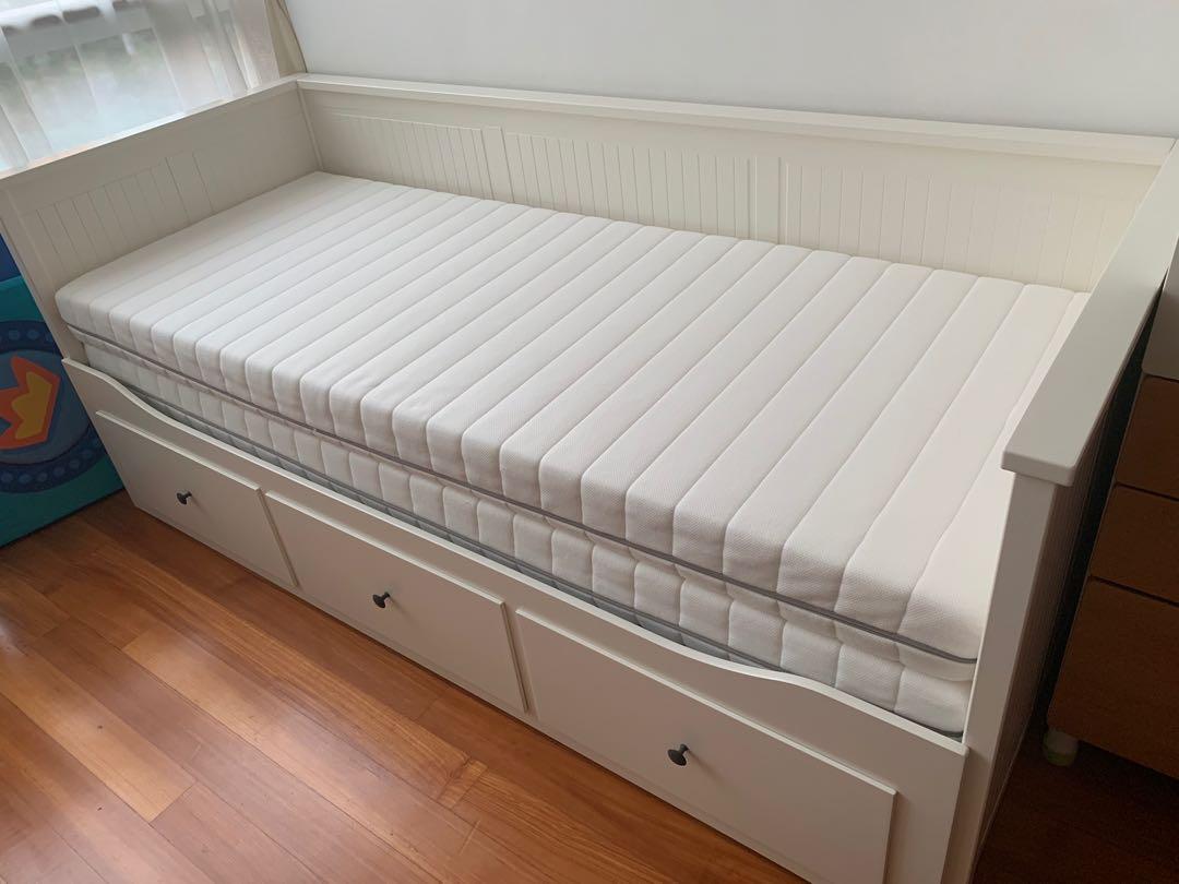 Ikea Hemnes Daybed W 2 Mattress Furniture Beds Mattresses On