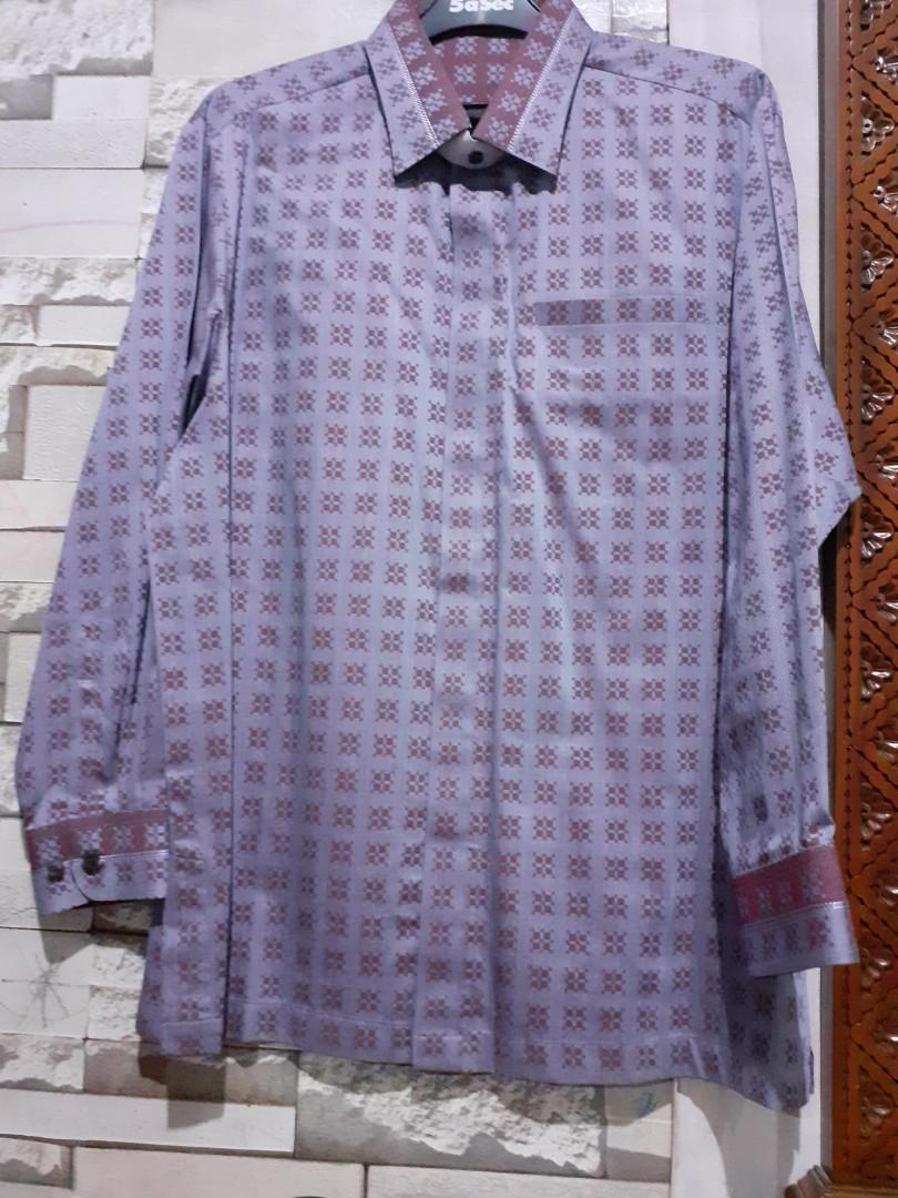 Kemeja Batik Pria Warna Ungu Muda Fesyen Pria Pakaian Atasan Di Carousell