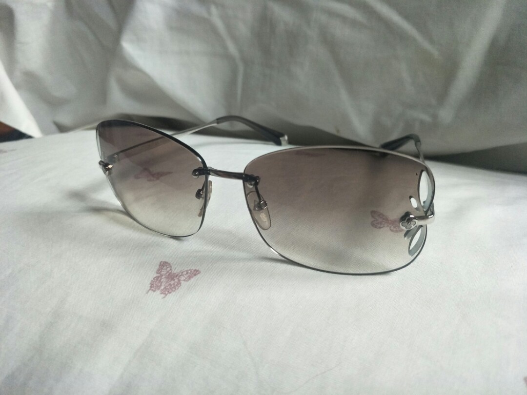 Louis Vuitton Z0308U Gray Lily Dark Glitter, Women's Fashion, Watches