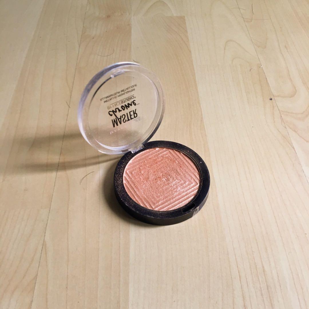 Maybelline Master Chrome Highlighter in 100 Molten Gold (Category: Makeup) located in Mandaluyong City. Submitted by ofcourseidid (Listing ID 242047663, Image 1). Description: Used around 5x? Too many highlighters Meetups only at Greenfield, Shangri-La Plaza, or Megamall Can ship via Lalamove, Grab, or Fastrack. Shipping fee shouldered by the buyer.