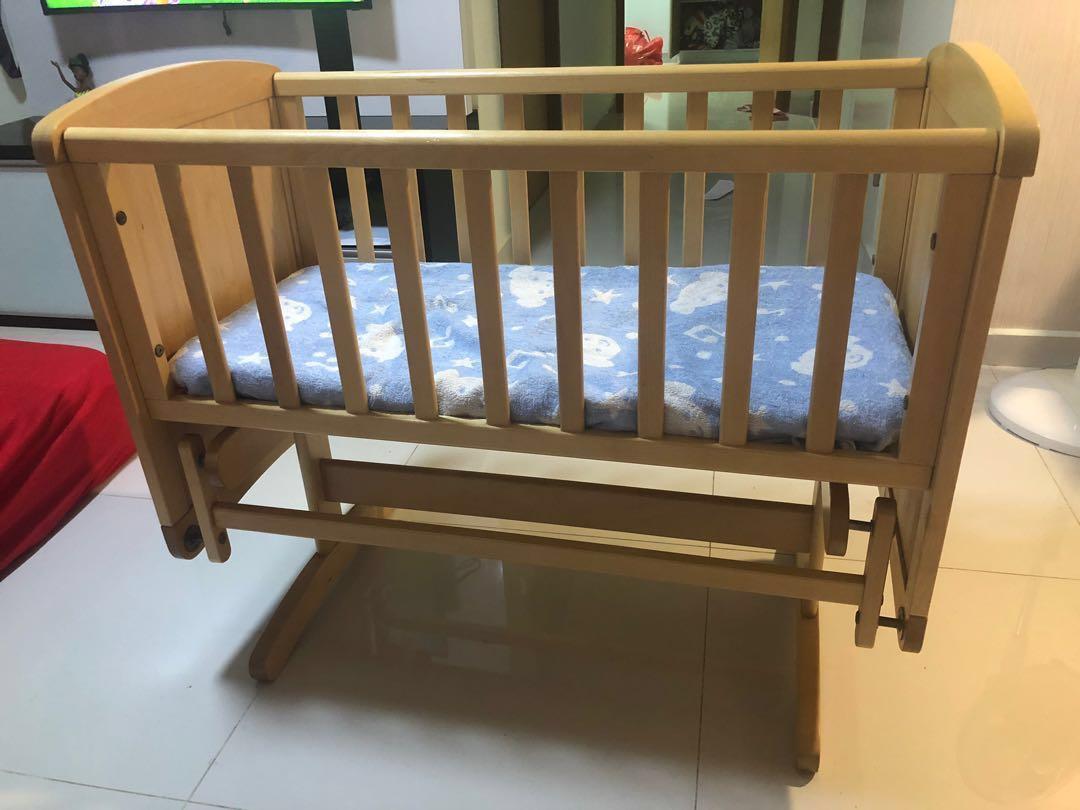Mothercare Glider Crib Deluxe Babies Kids Bathing Changing Other Baby Bathing Changing Needs on Carousell