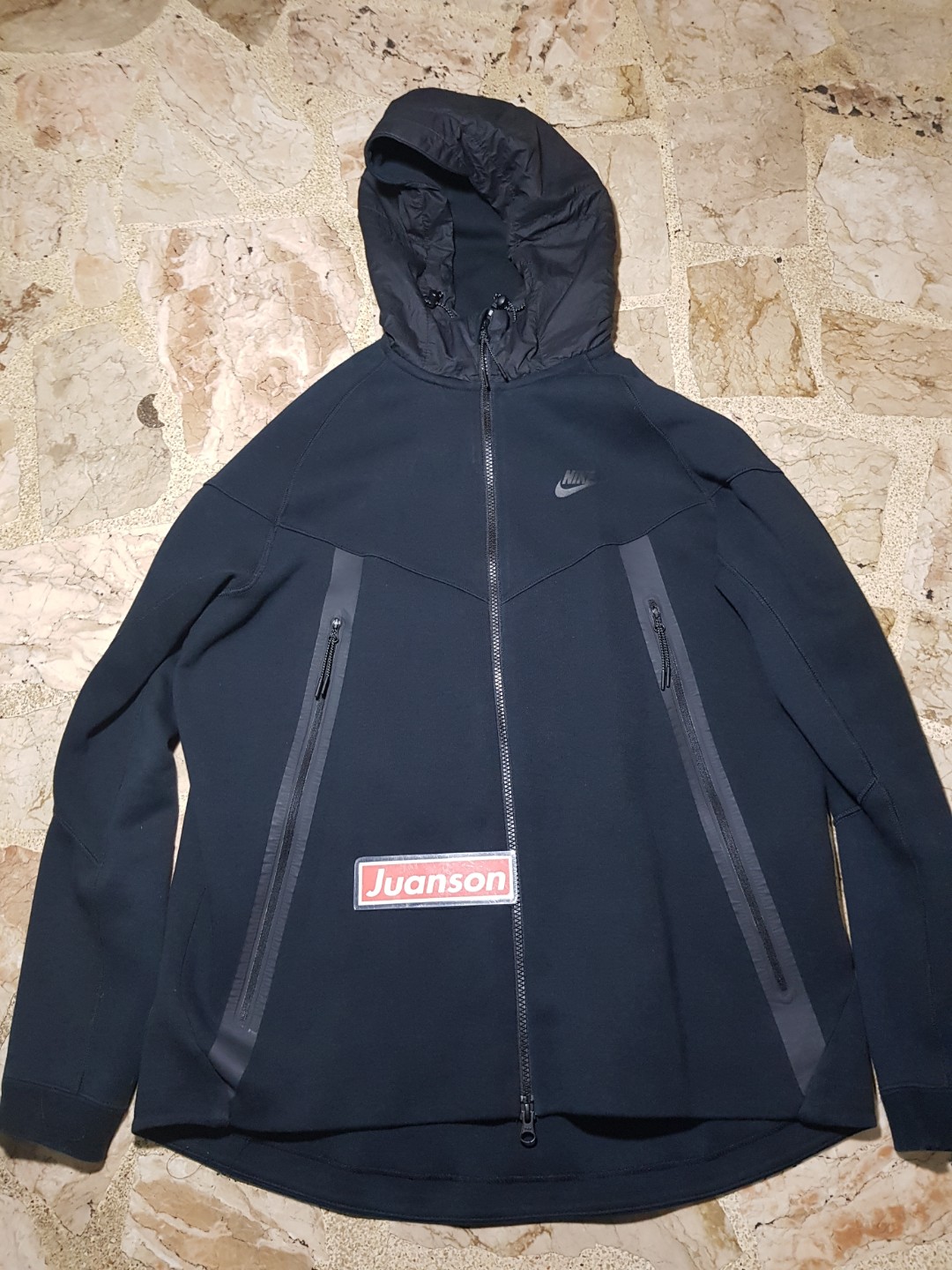 Nike Tech Fleece XL, Men's Fashion, Activewear on Carousell