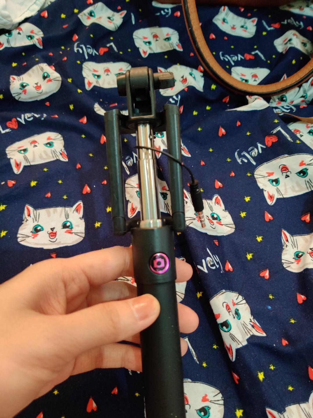 Selfie stick (Category: Mounts & Holders) located in Quezon City. Submitted by aimefairedushopping (Listing ID 241991945, Image 1). Description: .