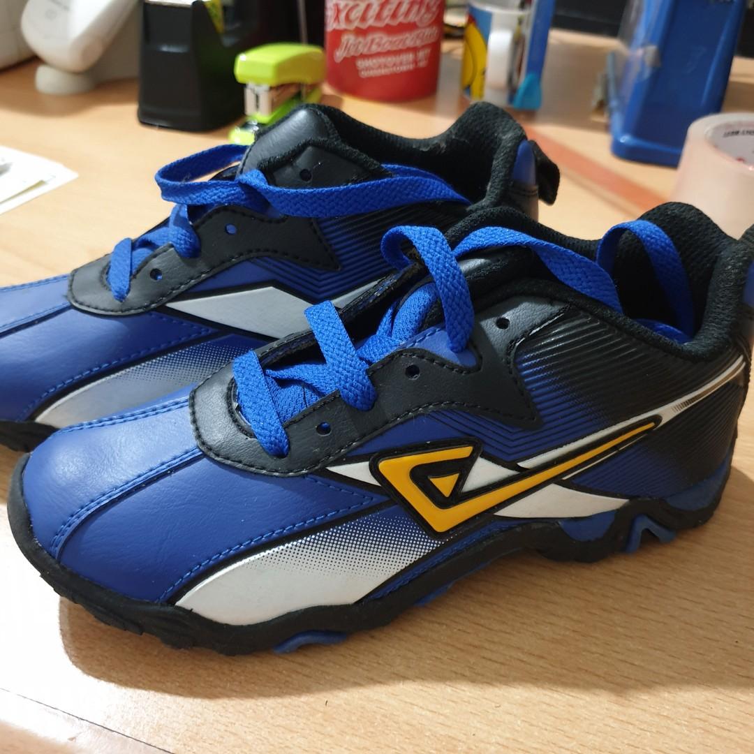 Sepatu Futsal Anak Second Murah Bagus Olah Raga Baju Olahraga Di Carousell