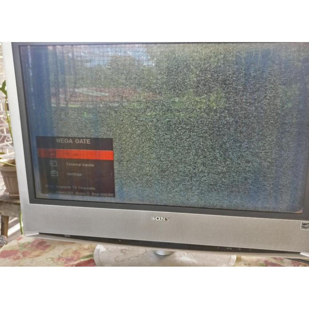 Sony 32" LCD TV Defective Screen 2 units for 3k (Category: TV) located in Las Pinas. Submitted by kablero (Listing ID 242068789, Image 3). Description: 2 units Sony 32" LCD TV - defective screen 2 pcs. for P3k See photos working as is. 09232044368.