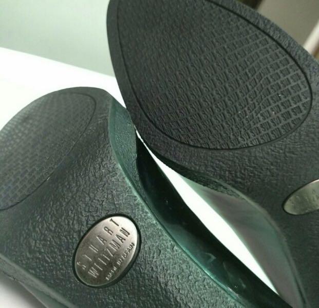 stuart weitzman (Category: Loafers) located in Kuala Lumpur. Submitted by crackos (Listing ID 241980761, Image 2). Description: stuart weitzman pumps to let go condition almost new negotible.