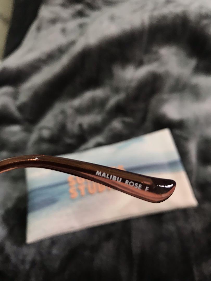 SUNNIES STUDIOS - MALIBU ROSE (Category: Sunglasses & Eyewear) located in Quezon City. Submitted by deyniewaps (Listing ID 242117828, Image 3). Description: RFS: Decluttering my closet PRICE: 250 + SHIPPING FEE Used once⛵️ Comes with original pouch and lens cleaning cloth Perf for summer OOTD! 🌞🌻 Mode of Payment: Cebuana, Palawan Express or Gcash Mode of Delivery: Grab Delivery ( You can receive the product within the day or a day after u order