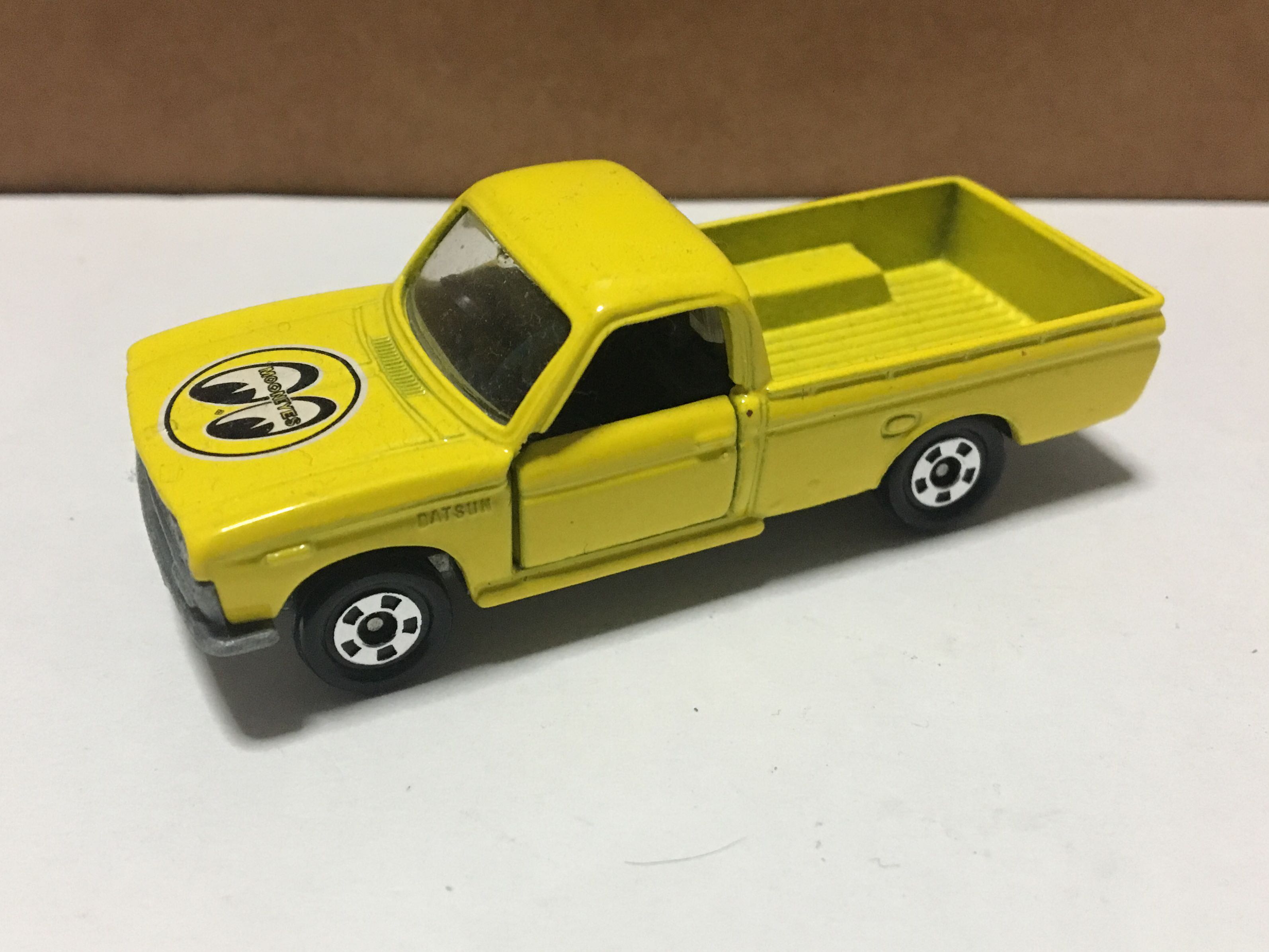 tomica datsun