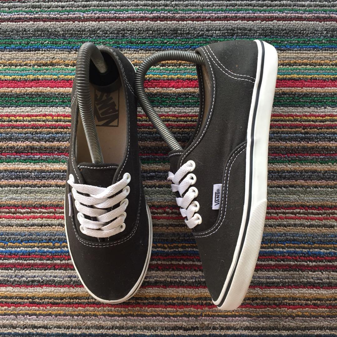 low pro vans black and white