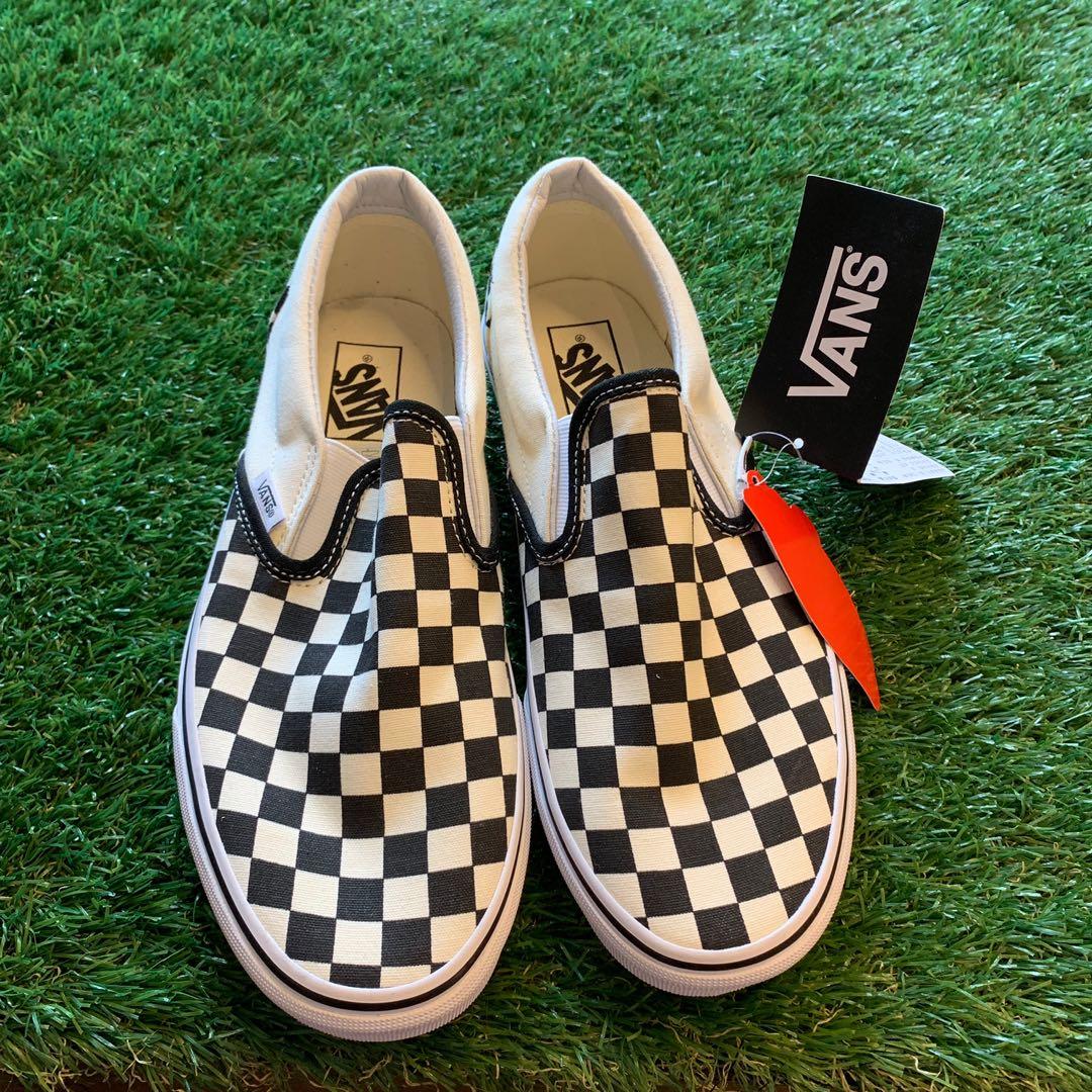 vans slip on black and white checkered skate shoes