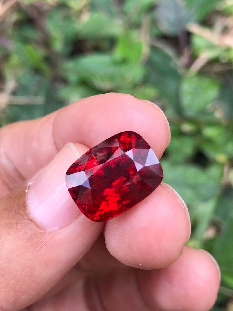 Red spinel store