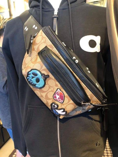 Coach snow white outlet fanny pack