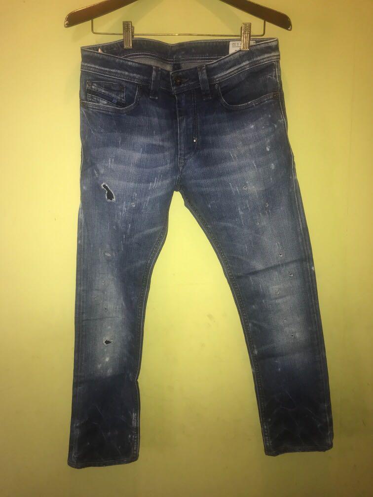 DIESEL JEANS THANAZ, Fesyen Pria, Pakaian , Bawahan di Carousell