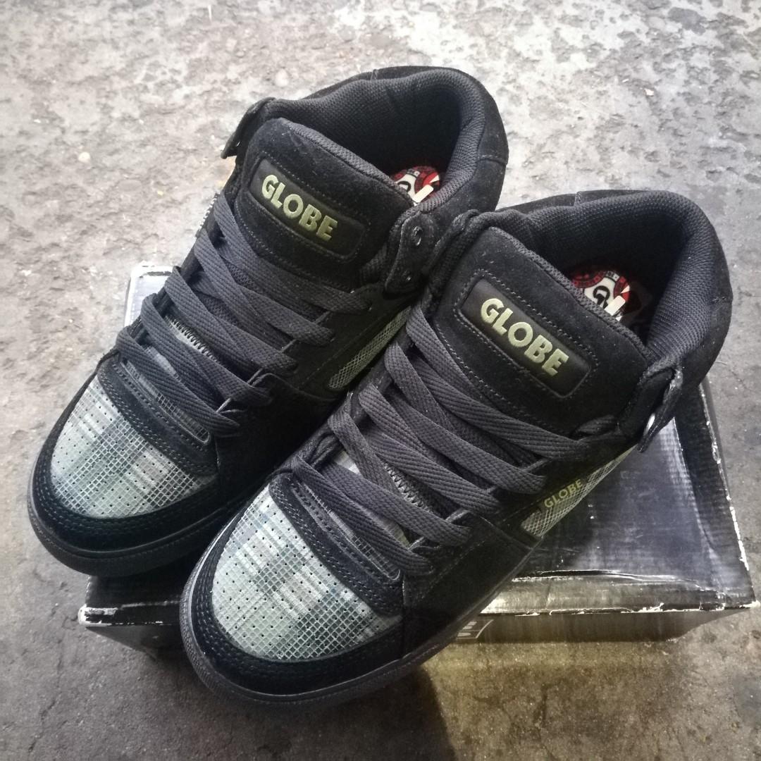 sneakers globe