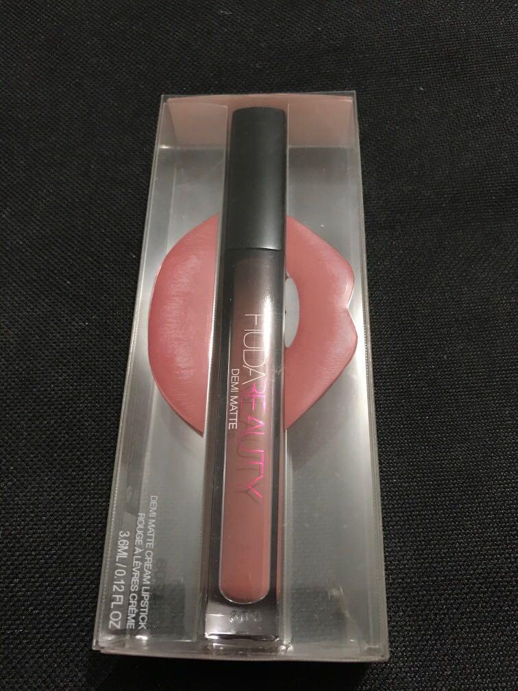 huda beauty feminist