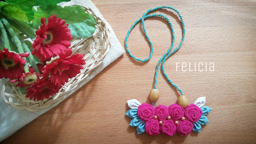 Kalung Bunga Sifon Handmade Desain Kerajinan Tangan Barang Aksesoris Kerajinan Di Carousell