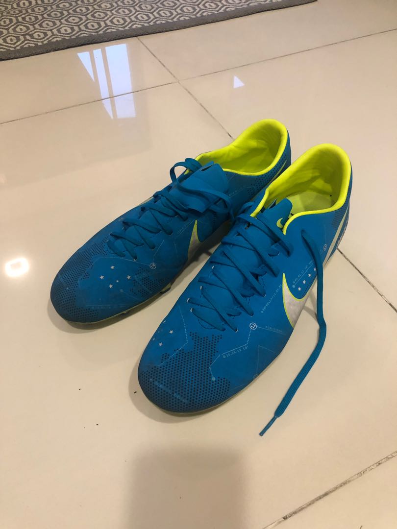 Nike Soccer Boots, Women's Fashion, Footwear, Sneakers on Carousell