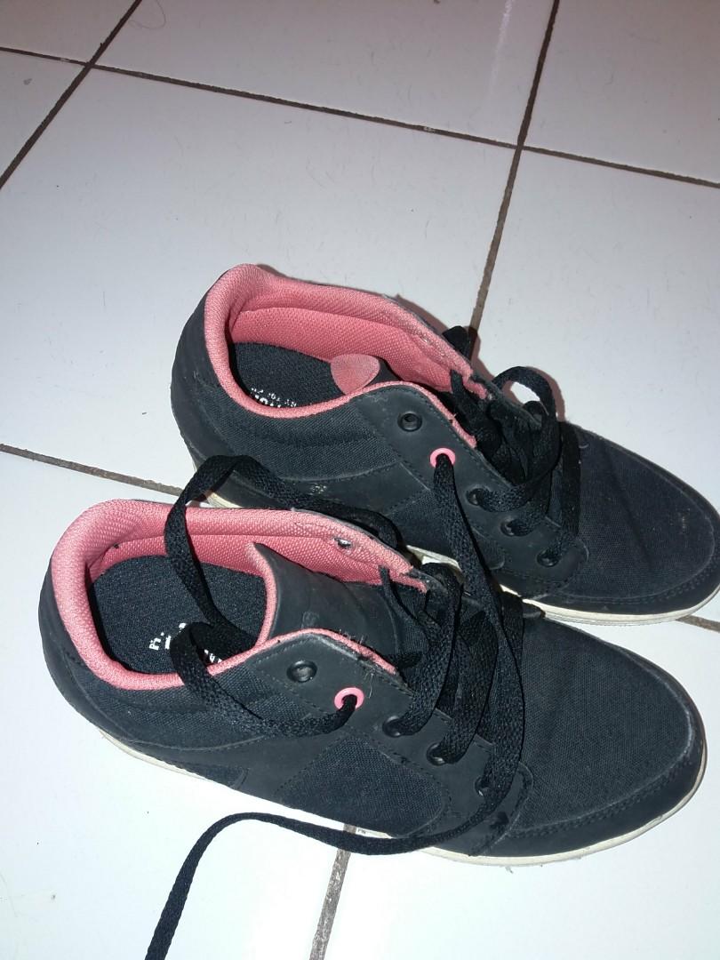 Sepatu Tomkins Fesyen Wanita Sepatu Di Carousell