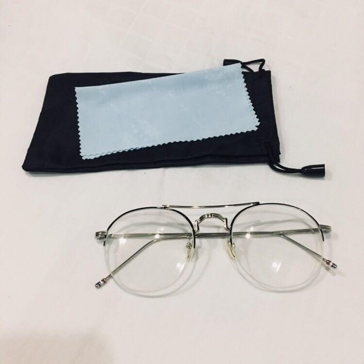 glasses with no frame at the bottom
