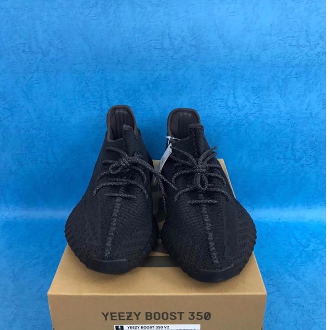 yeezy 350 v2 black static