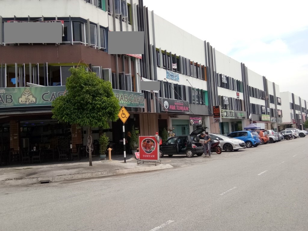 3 Storey Shop Office End Lot With Big Land Size In Setia Alam