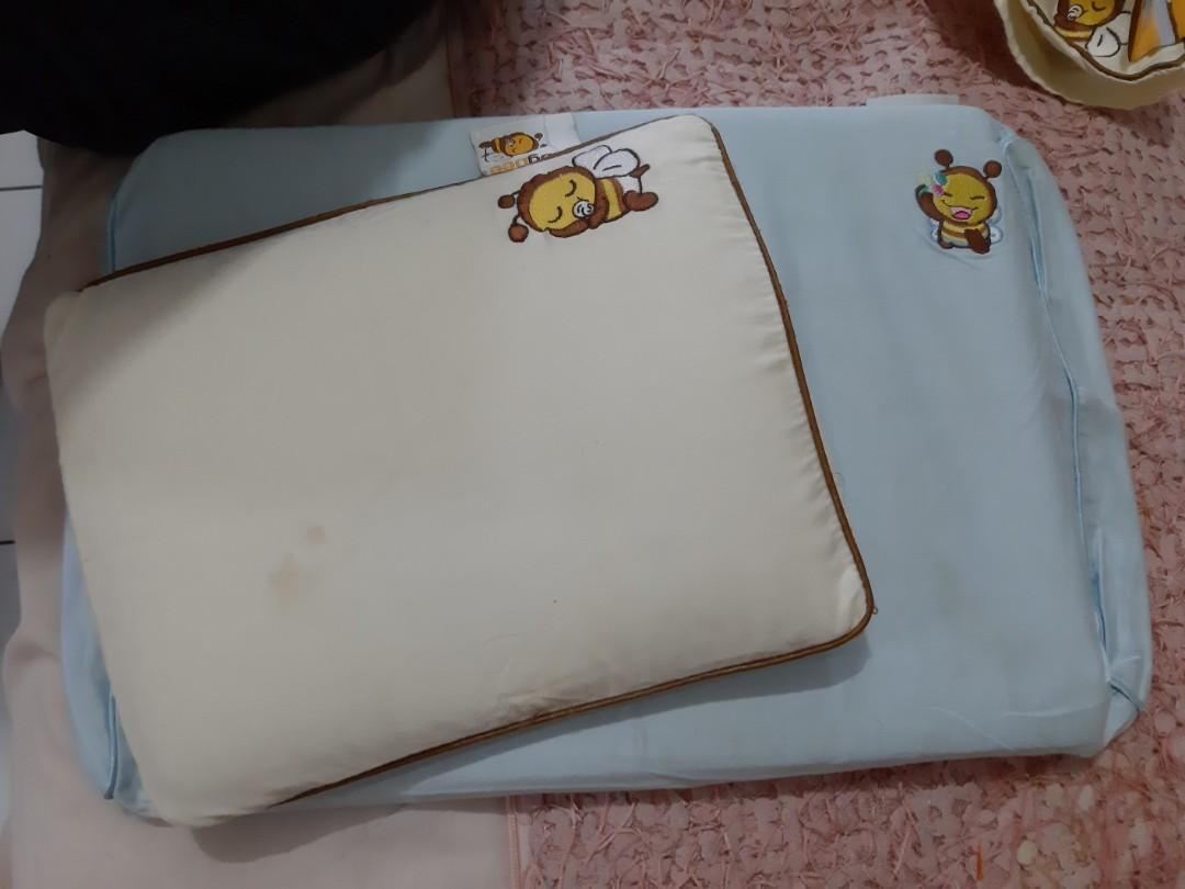 Baby bee newborn online pillow