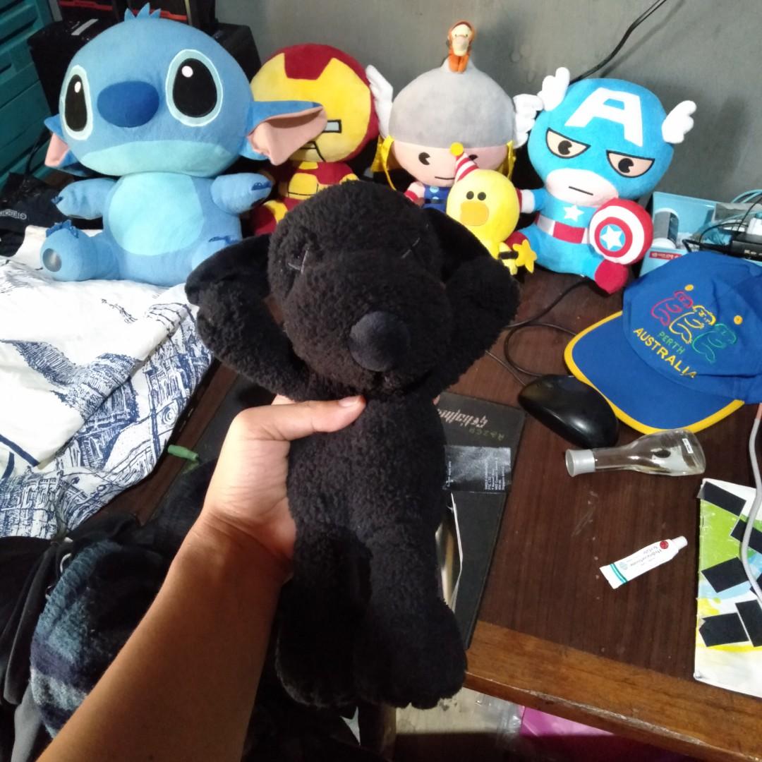 kaws toys uniqlo