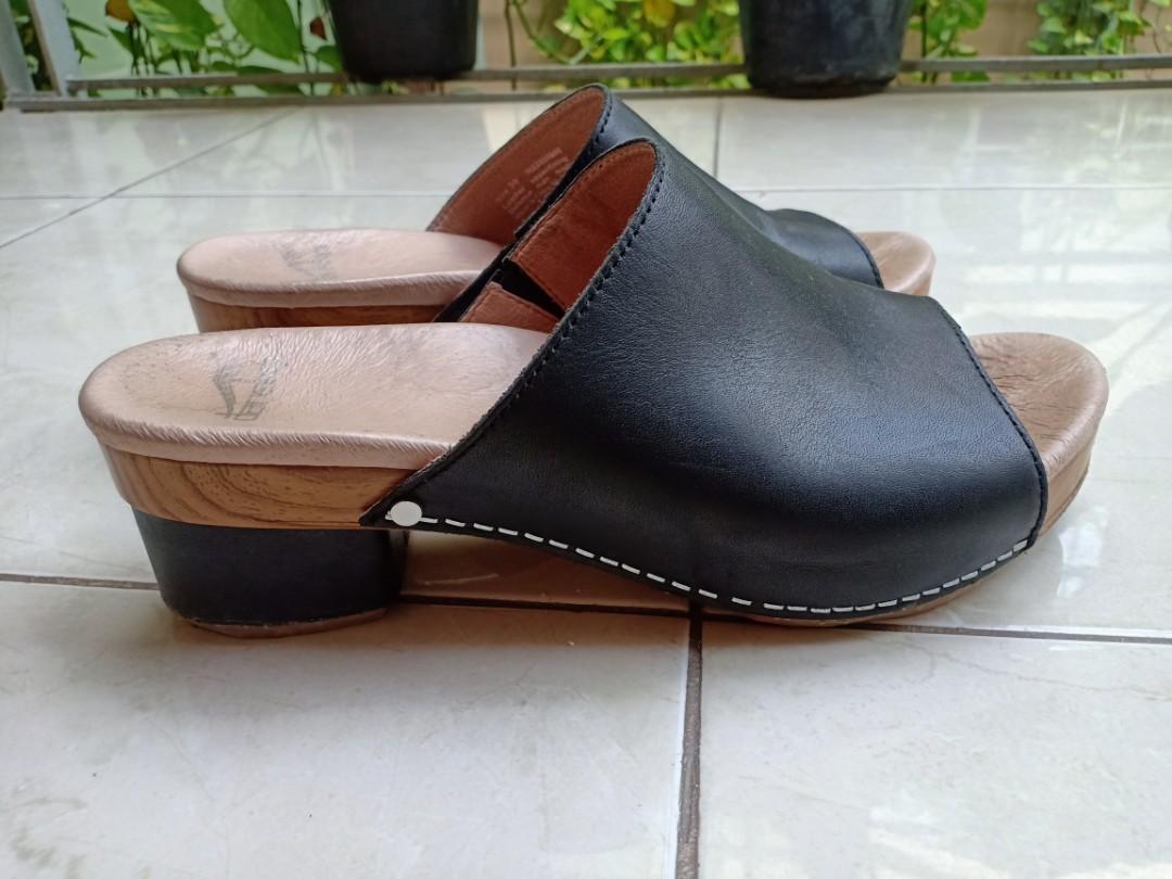 dansko maci sandal