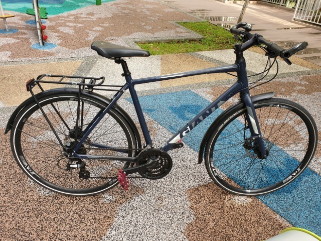 Giant escape 2 disc sports discount hybrid bike 2019