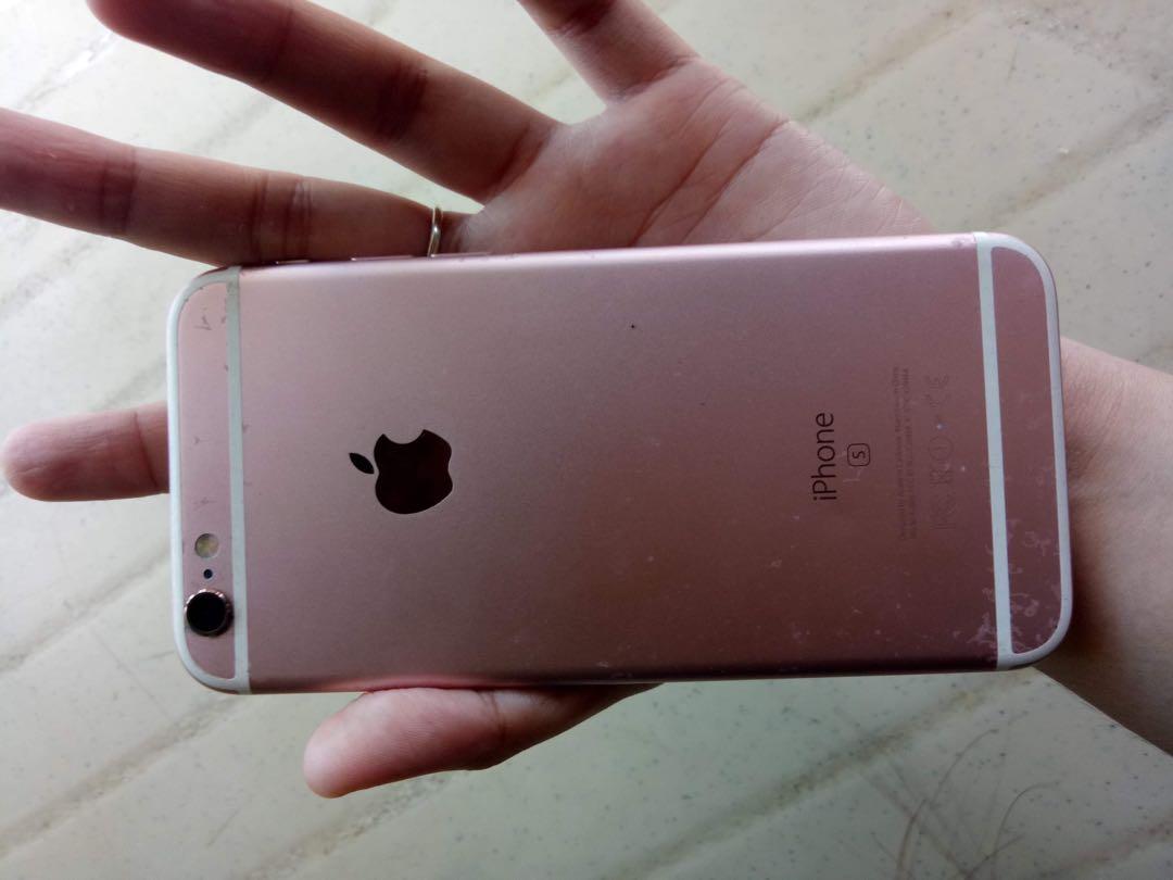 Iphone 6s 64gb (Category: iPhone 6 Series) located in Valenzuela. Submitted by eu_08 (Listing ID 242389603, Image 3). Description: Iphone 6s 64gb Smart lock All buttons are crisp Touch ID super responsive With minimal scratches Battery is 0k 👍🏻 Refer to the last photo Test all you want Pass na po sa tawad. No haggling Inclusion Replacement charger (fast charger) Case Rfs: need funds .