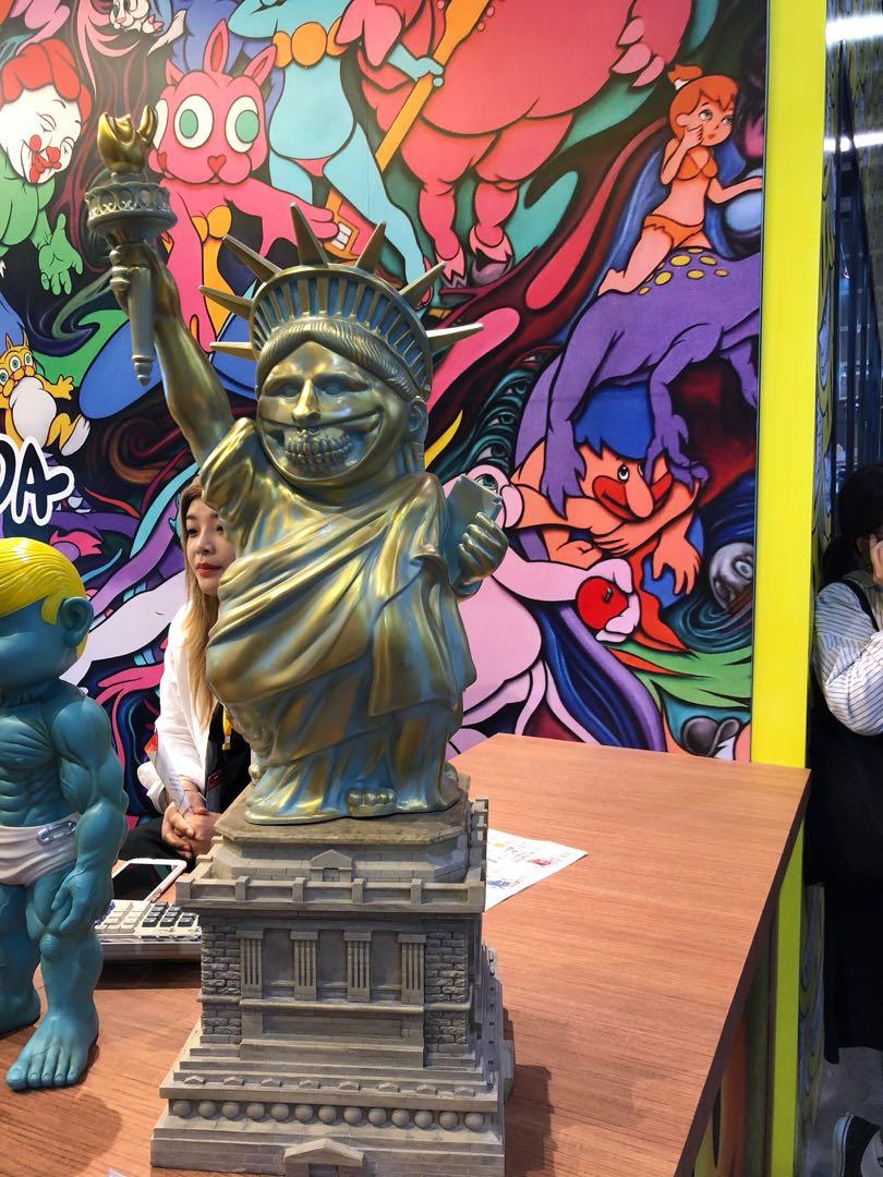 Ron English 自由女神像liberty Grin 全新連底坐 興趣及遊戲 玩具 遊戲類 Carousell