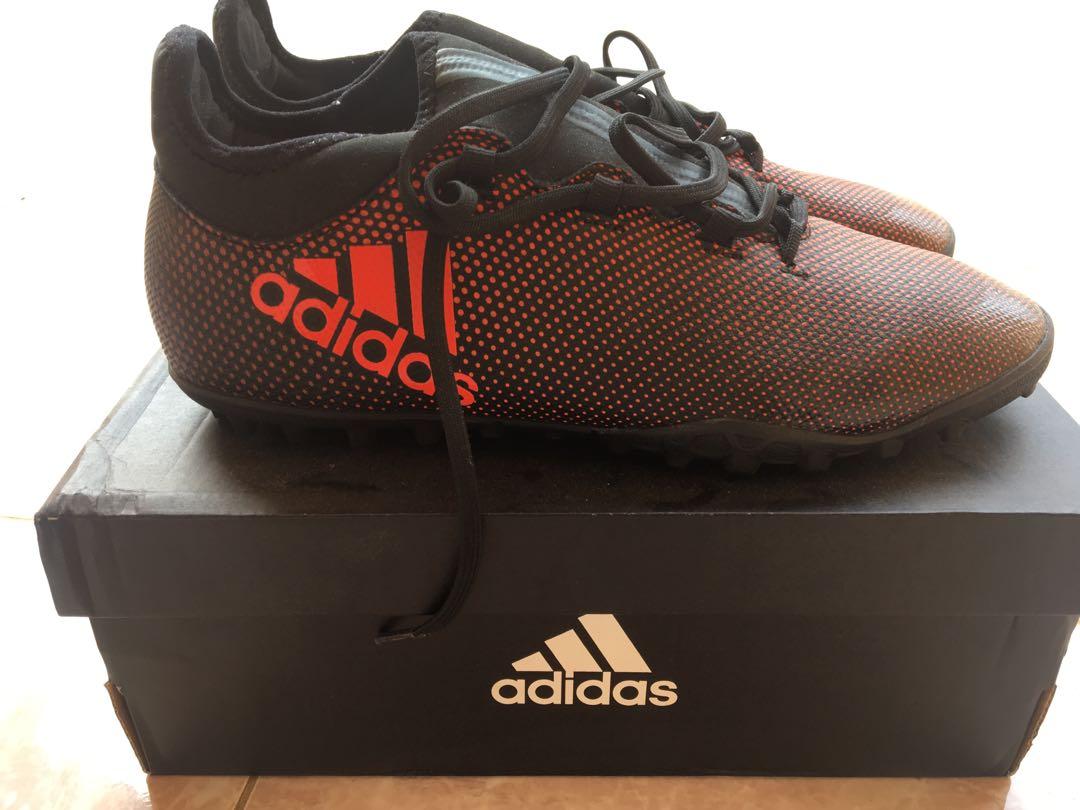 Sepatu Futsal Adidas Original Baru Sekali Pakai Olah Raga Perlengkapan Olahraga Lainnya Di Carousell