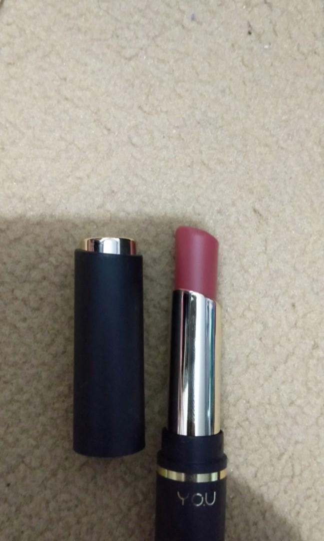 Y O U Lipstik No 8 Midnight Kesehatan Kecantikan Rias Wajah Di Carousell