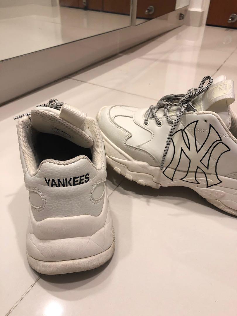 yankee sneakers