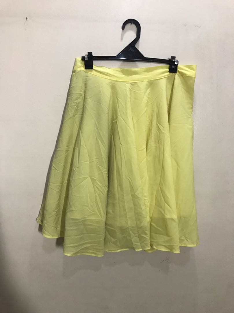 yellow flowy skirt